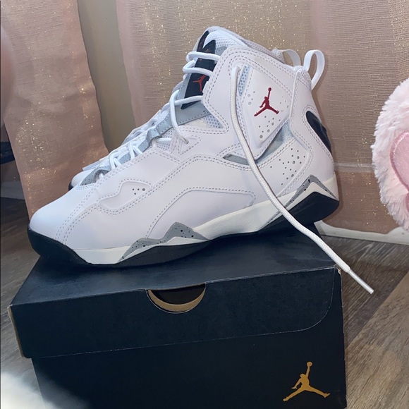 Lightly Worn Jordan Gs Size 5.5 - Picture 2 of 7